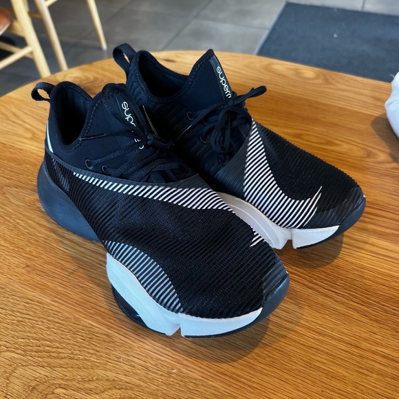 Nike SuperRep Training Shoes Black White Athletic Performance Fitness Workout 8 - Picture 1 of 10